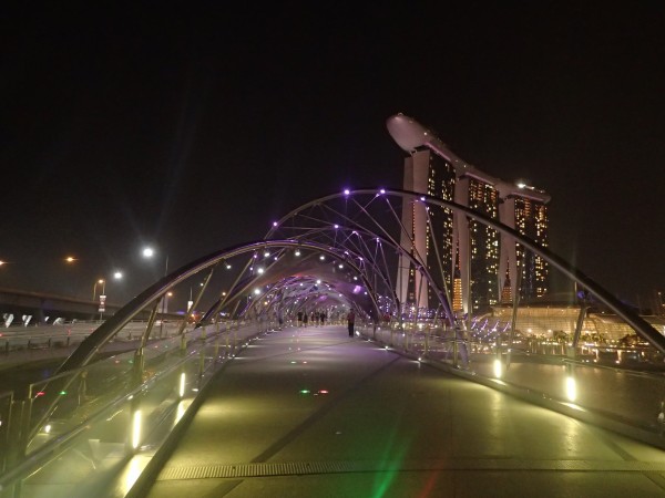 Our final stop before heading back to the hotel was the Helix Bridge — previously known as the Double Helix Bridge. It was nice strolling across this well-designed, beautifully lit pedestrian bridge.